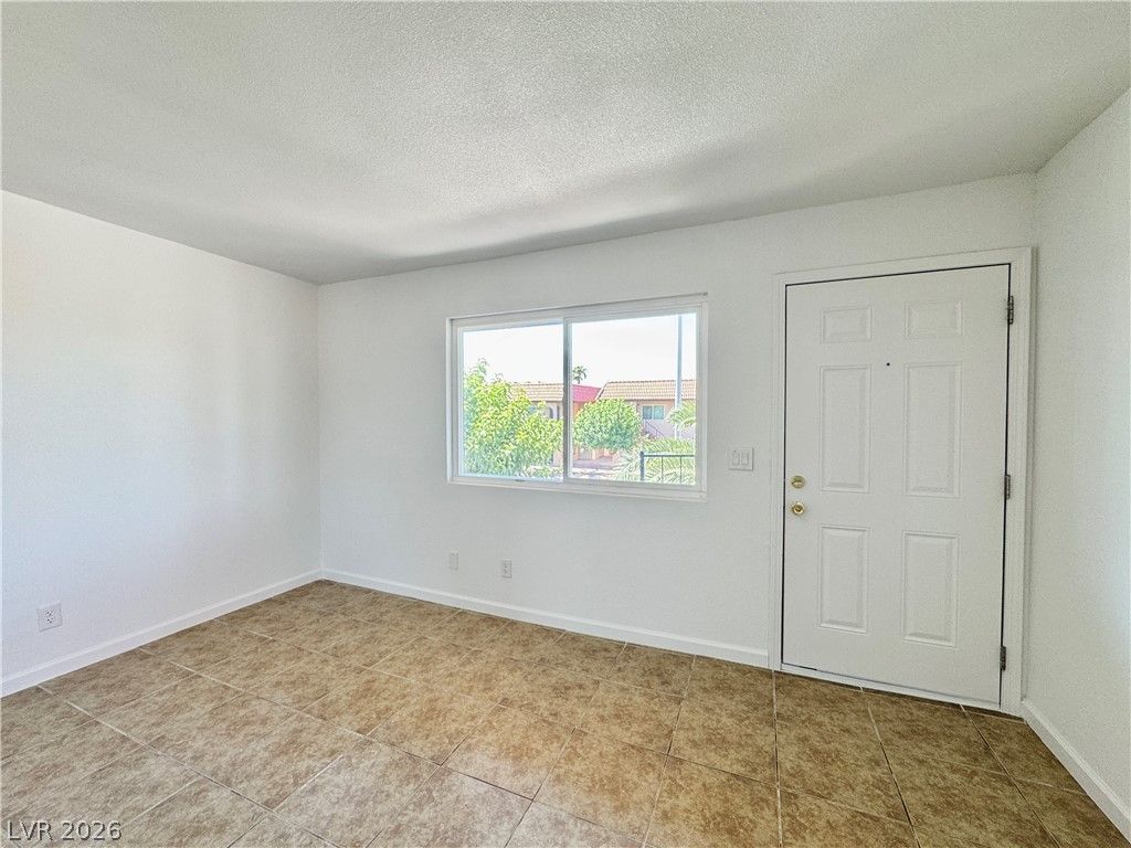 2920 Siki Court C — photo 3