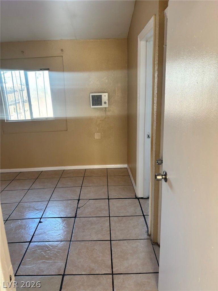 1118 Laurel Avenue 1 — photo 3 of 15