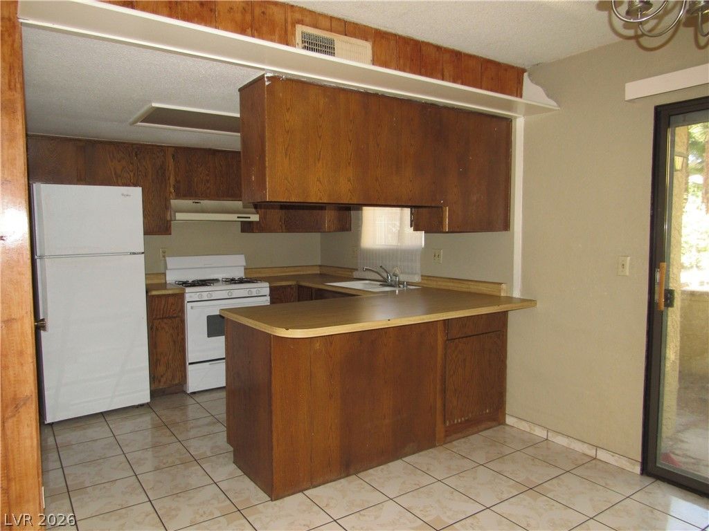 120 Bel Port Drive 121 — photo 5