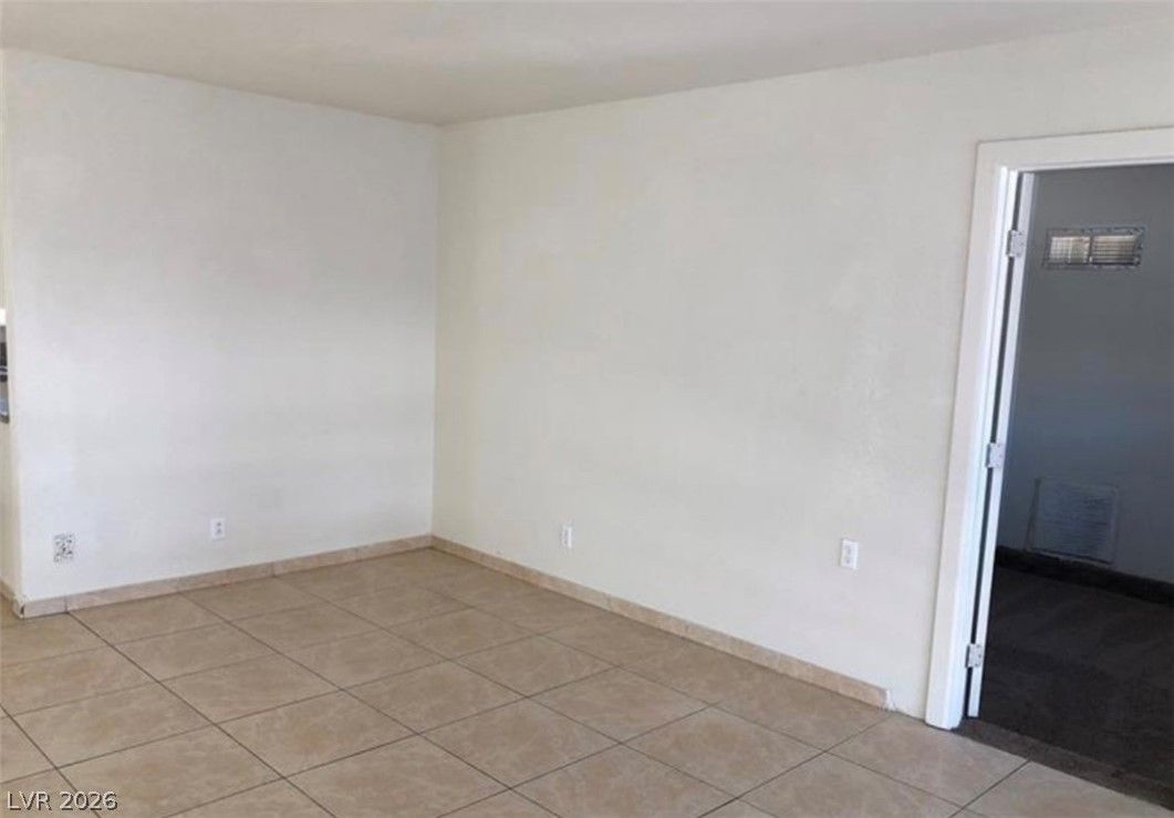 725 Miller Avenue — photo 4 of 31