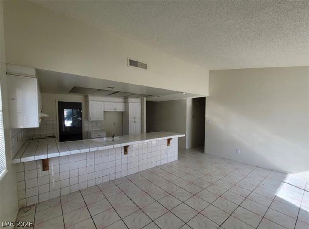 1673 Caliente Court — photo 3