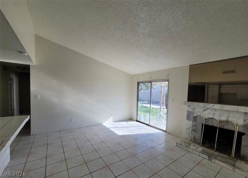 1673 Caliente Court — photo 4