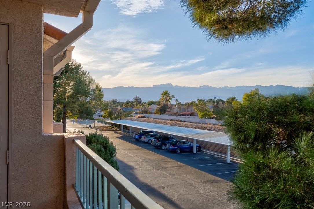 4861 South Torrey Pines Drive 201 — photo 3
