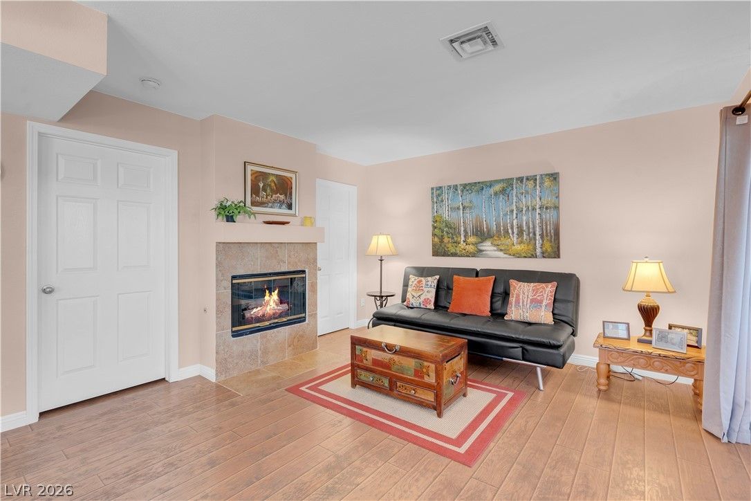 4861 South Torrey Pines Drive 201 — photo 5