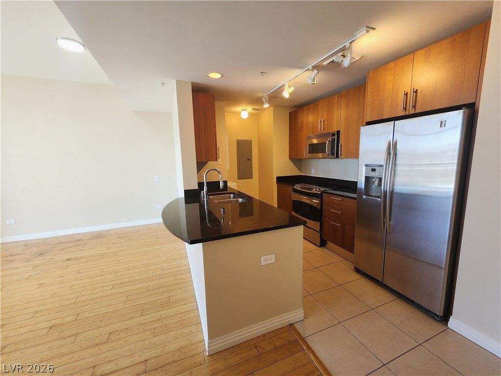 200 West Sahara Avenue 1705 — photo 4