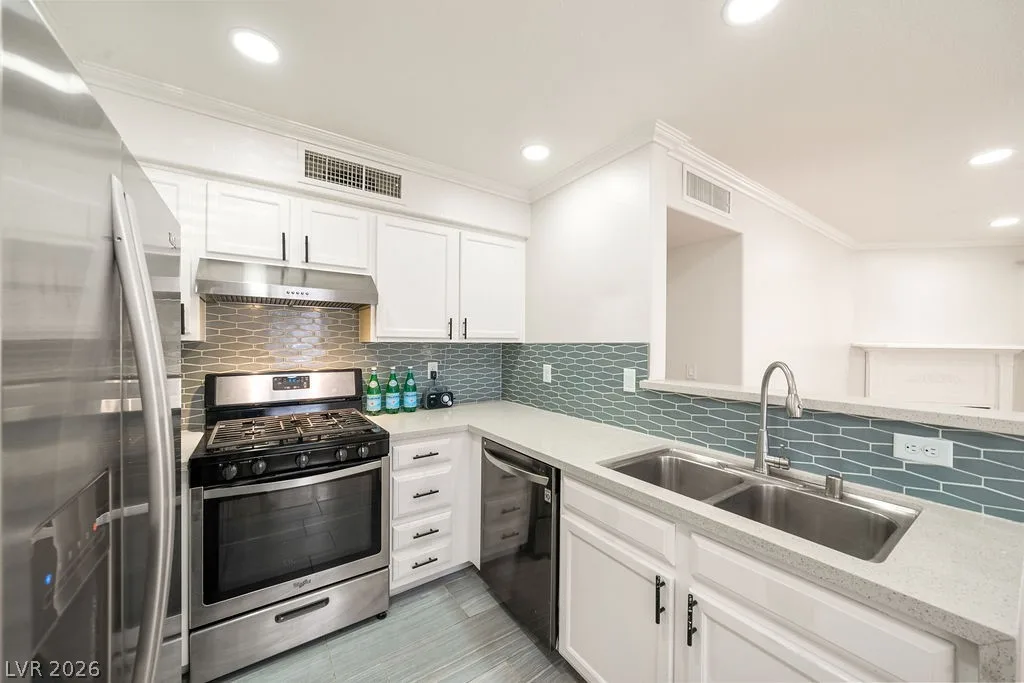 3060 Tarpon Drive 104 — photo 3