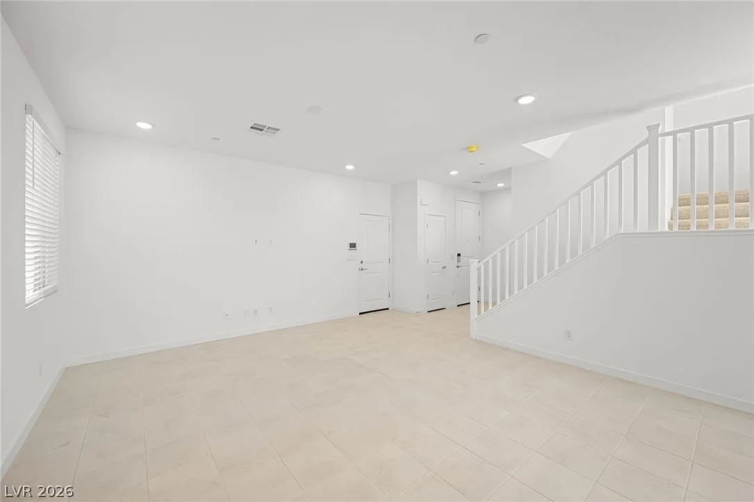 202 Kobuk Avenue — photo 4 of 22
