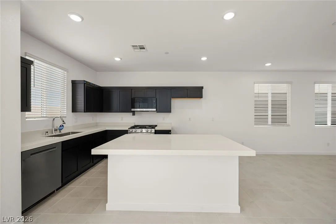 202 Kobuk Avenue — photo 5 of 22
