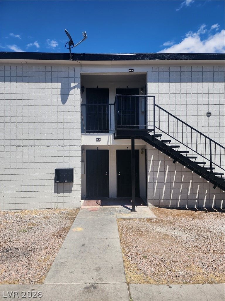 2905 Elm Avenue 1 — photo 2 of 4