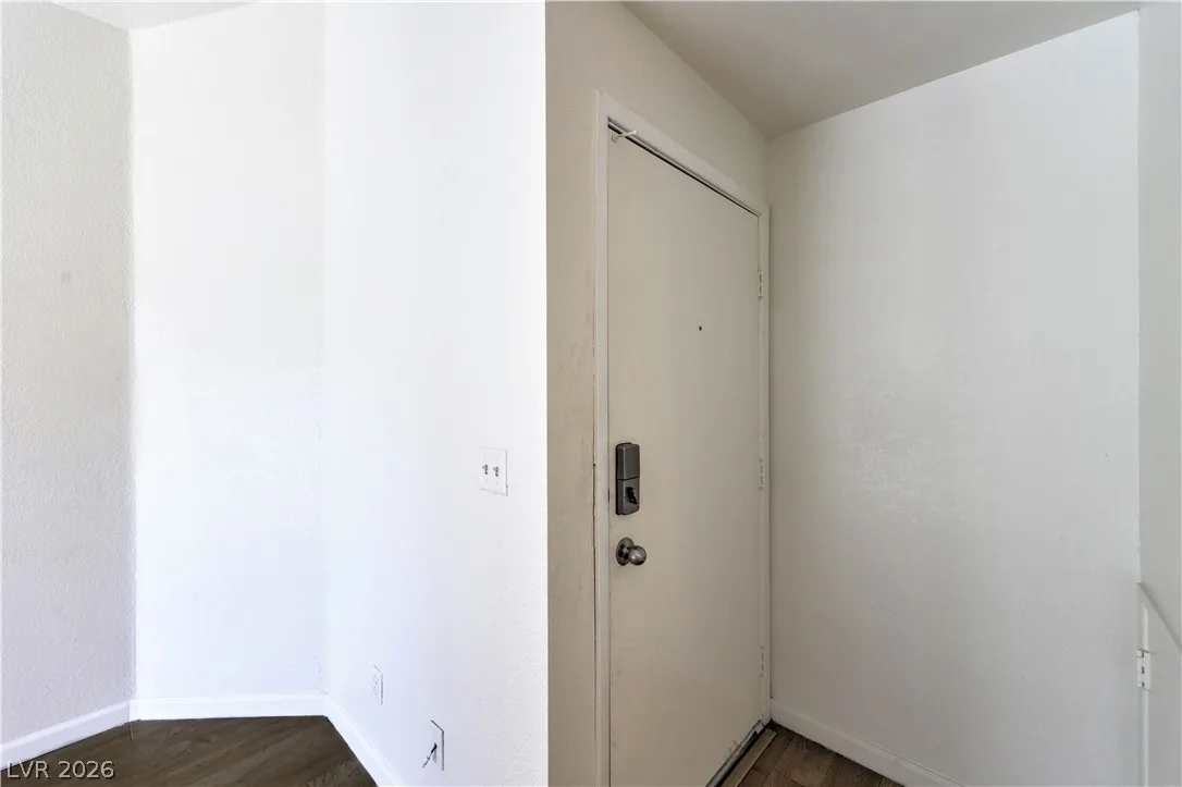 460 Elm Drive 204 — photo 5