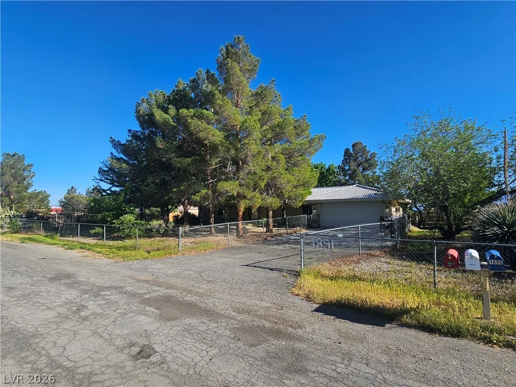 1891 Vondell Drive — photo 3