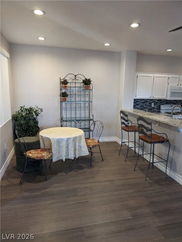 1830 North Buffalo Drive 2015 — photo 4 of 8