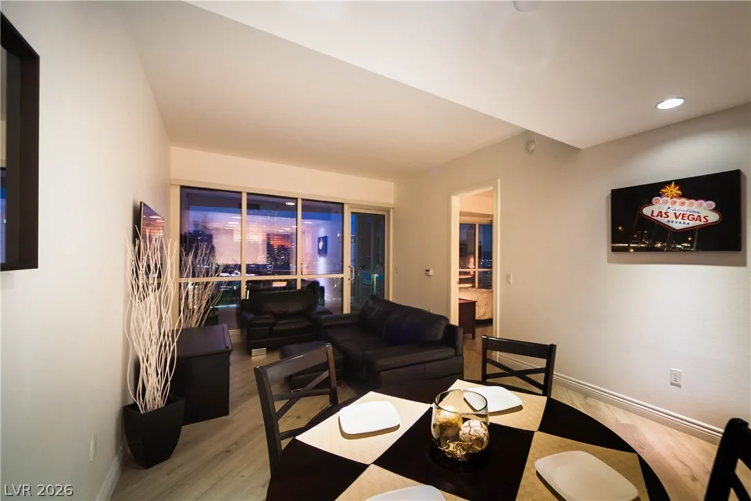 4525 DEAN MARTIN Drive 1611 — photo 3