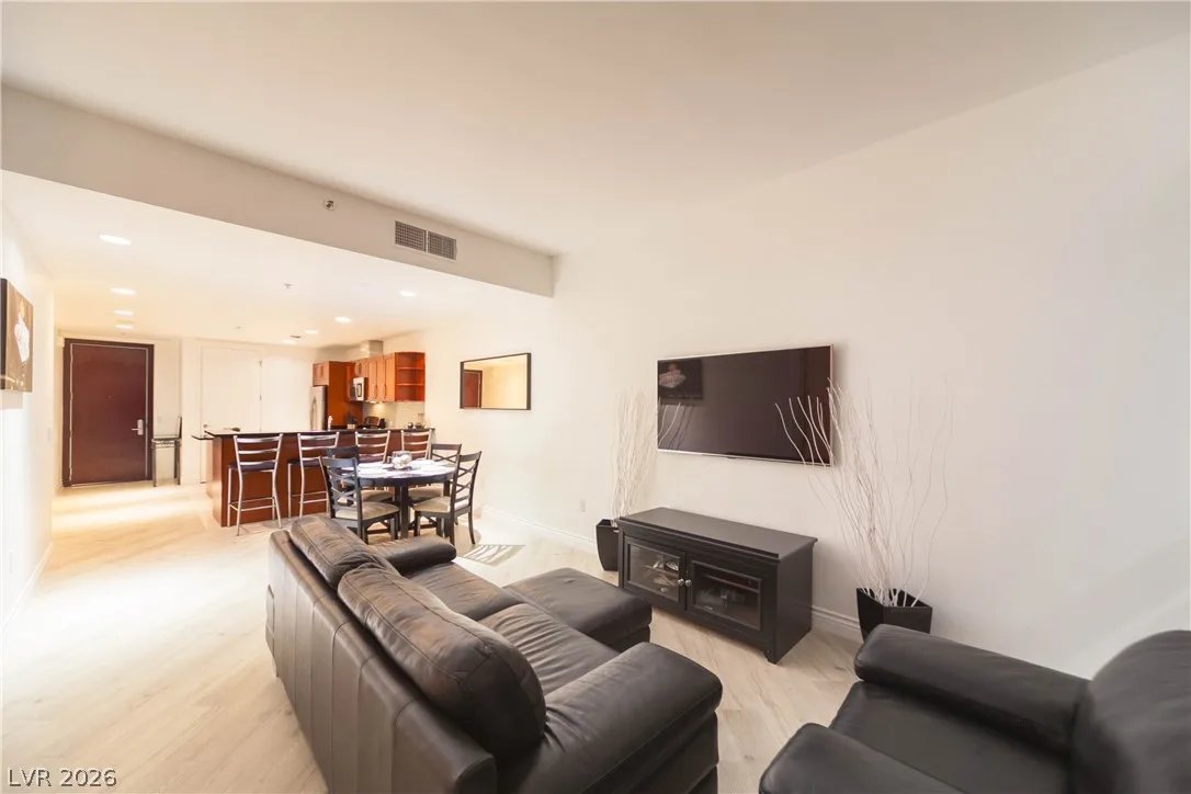 4525 DEAN MARTIN Drive 1611 — photo 5