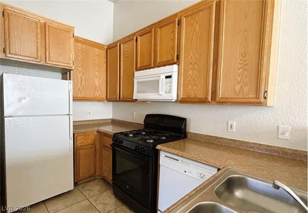4730 East Craig Road 2094 — photo 3