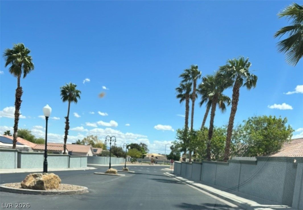 733 Carlos Julio Avenue — photo 3 of 4