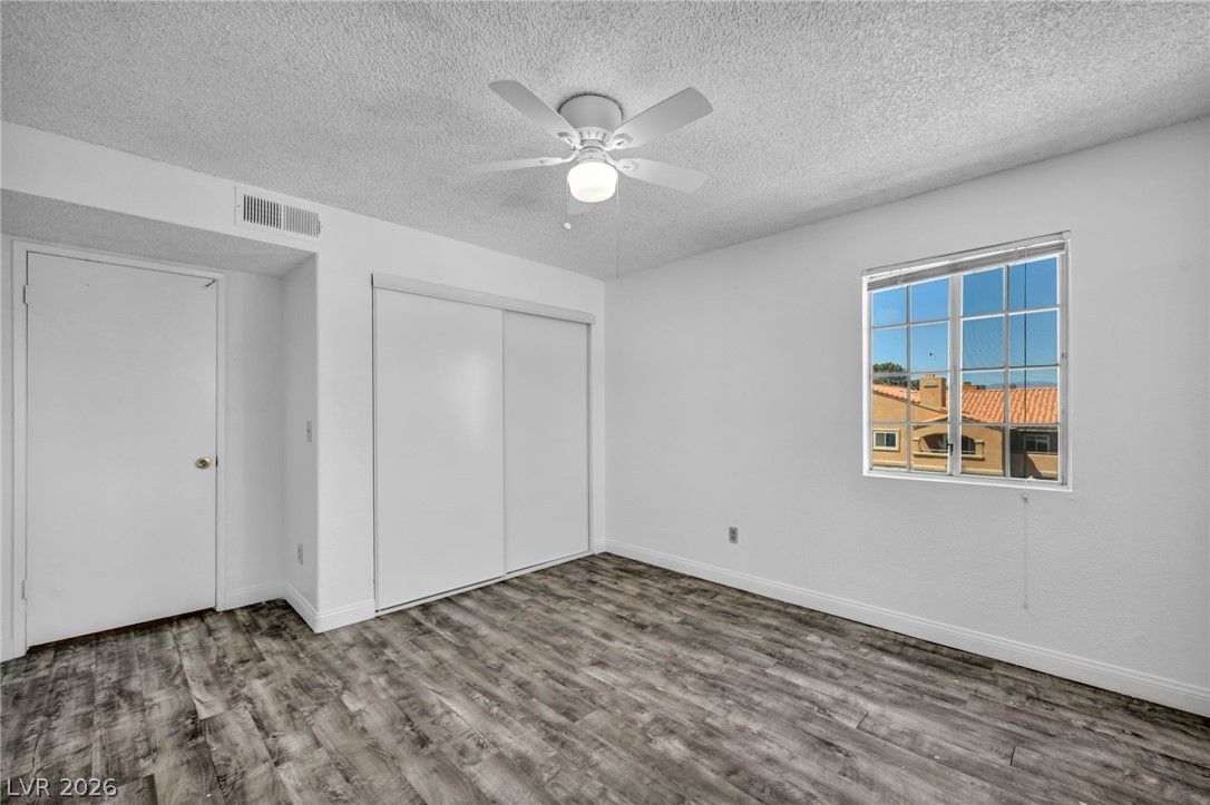 220 Mission Newport Lane 208 — photo 4 of 27