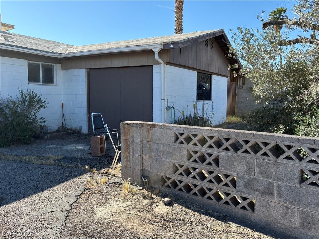 229 Hillcrest Drive — photo 3 of 18
