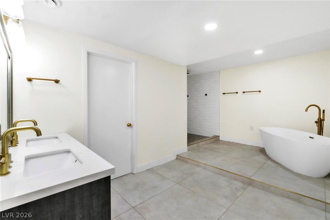 1679 Raindance Way — photo 3