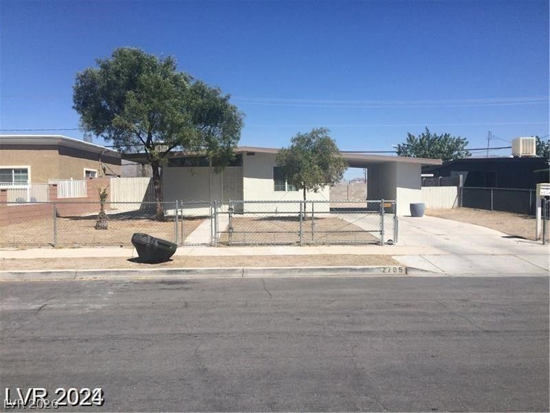 2705 Howard Drive — photo 2