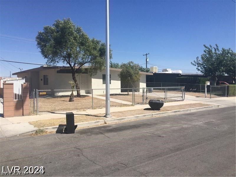 2705 Howard Drive — photo 3