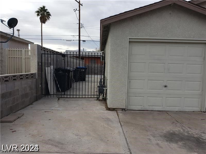 1929 Evelyn Avenue — photo 5 of 68