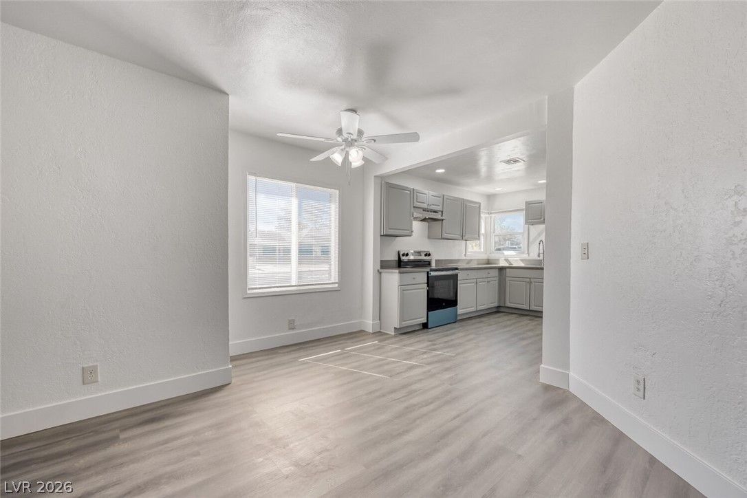 1325 East Oakey Boulevard — photo 5 of 22