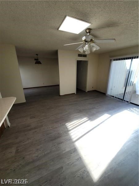 5709 Goldmount Avenue — photo 5 of 22