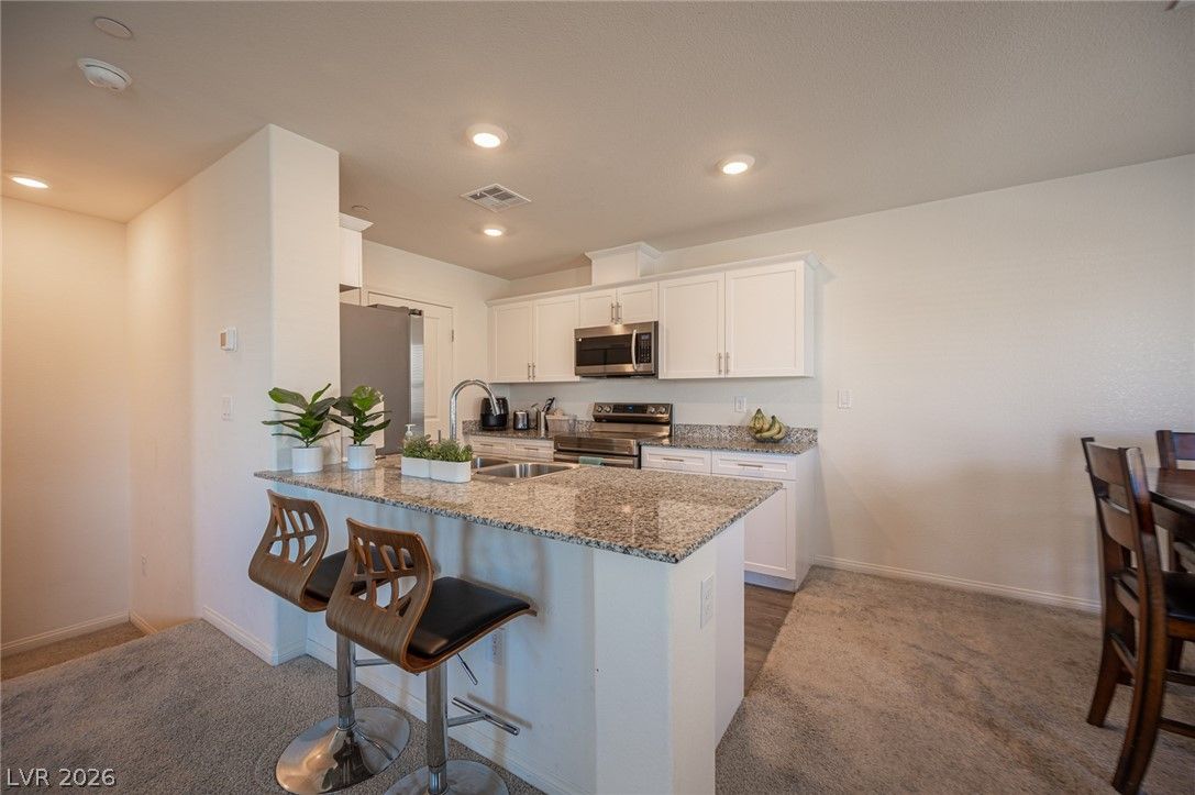 2673 Champagne Gold Avenue — photo 3
