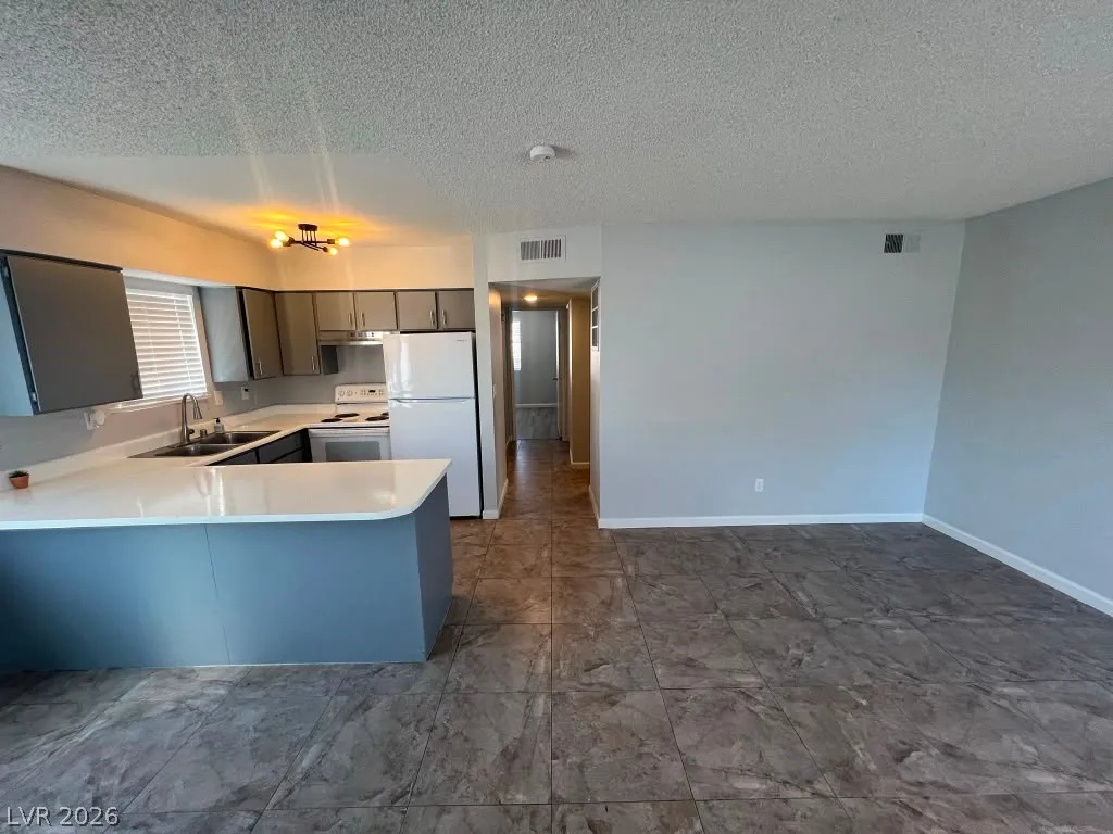 5662 East Lake Mead Boulevard A — photo 2