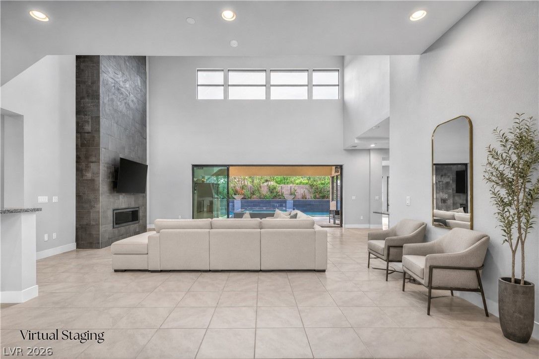 43 Garibaldi Way — photo 4