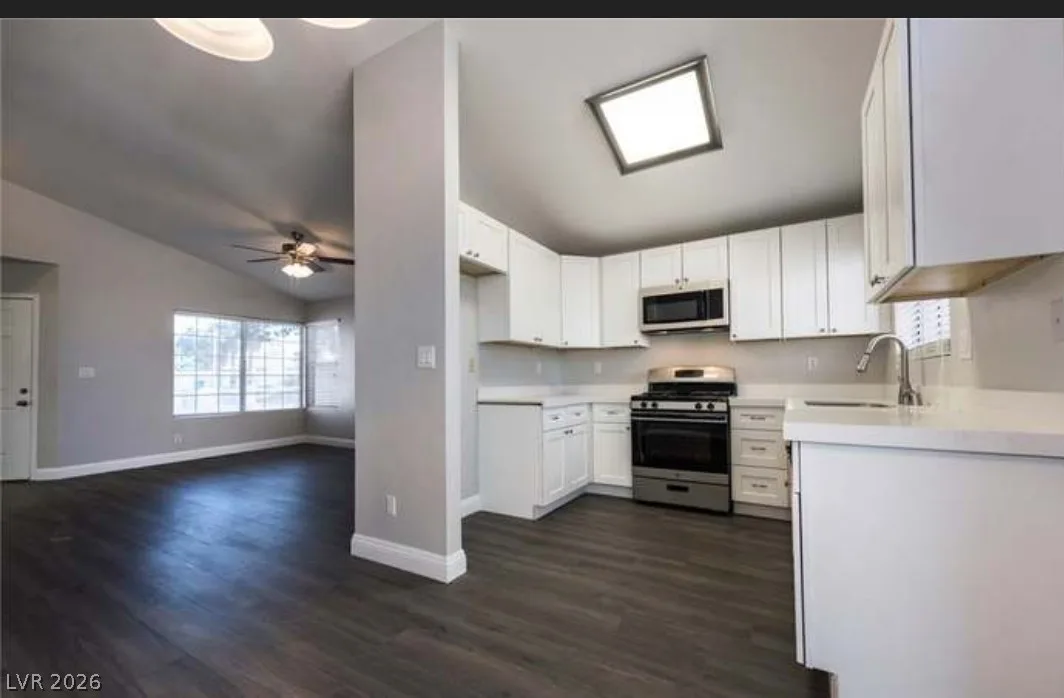 1012 Holliston Circle — photo 2