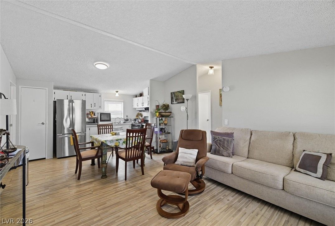 261 West Kite Street — photo 4 of 27