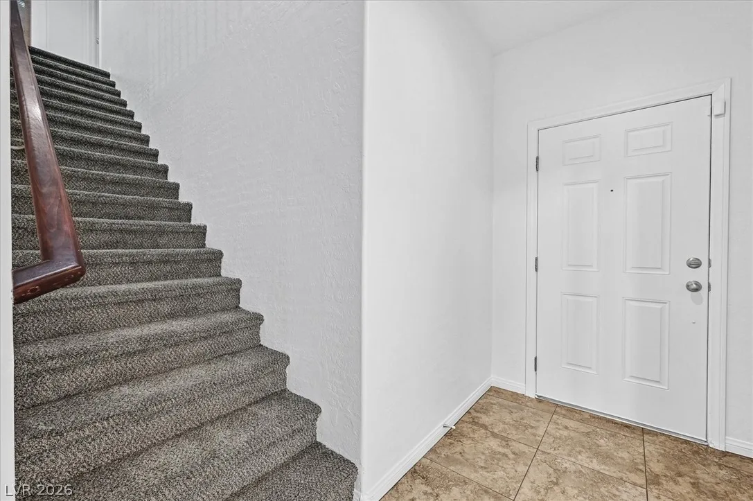 326 Hillhead Court — photo 2
