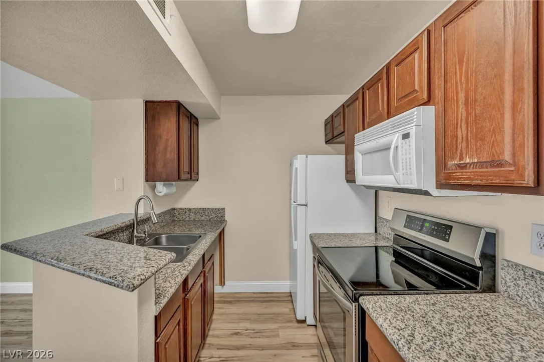 5118 South Jones Boulevard 206 — photo 3