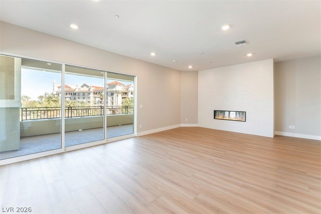 9128 Las Manaitas Avenue 301 — photo 4 of 15