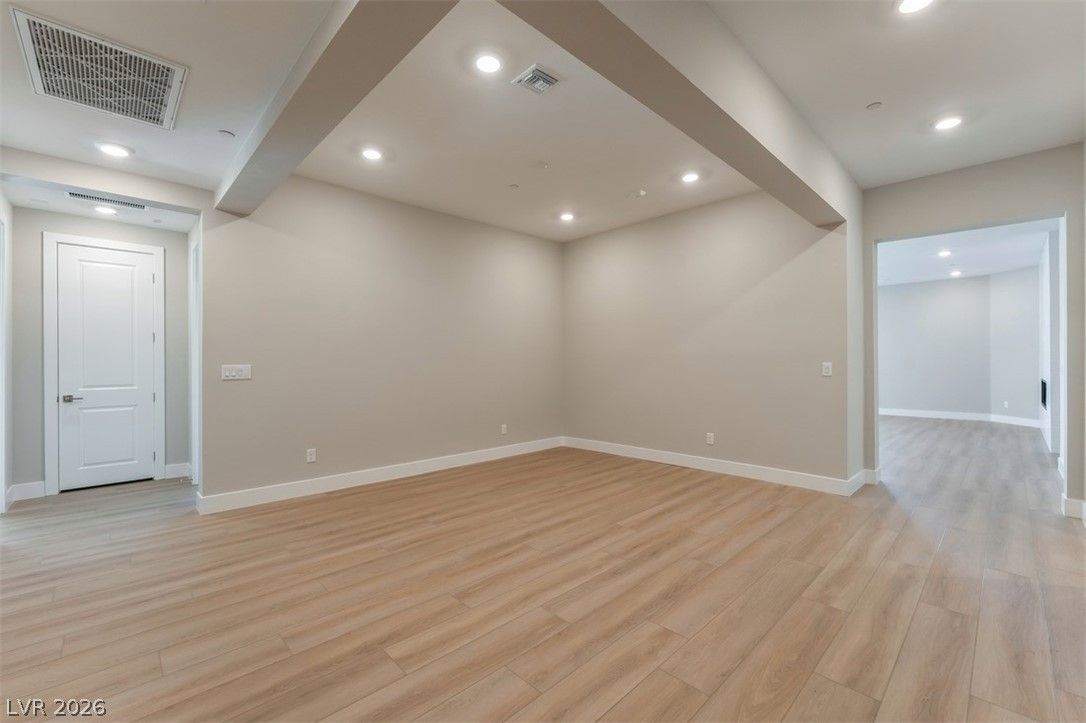 9128 Las Manaitas Avenue 301 — photo 5 of 15