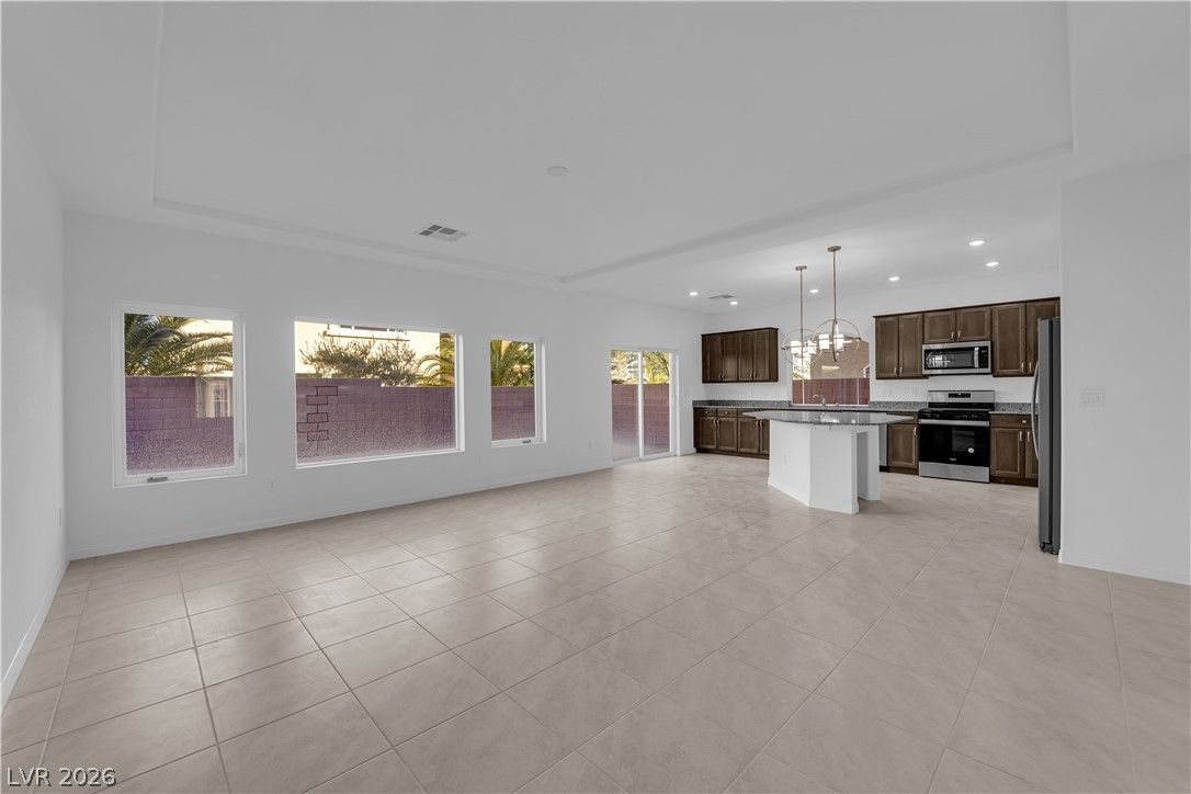 6142 Kelson Creek Court — photo 4 of 39