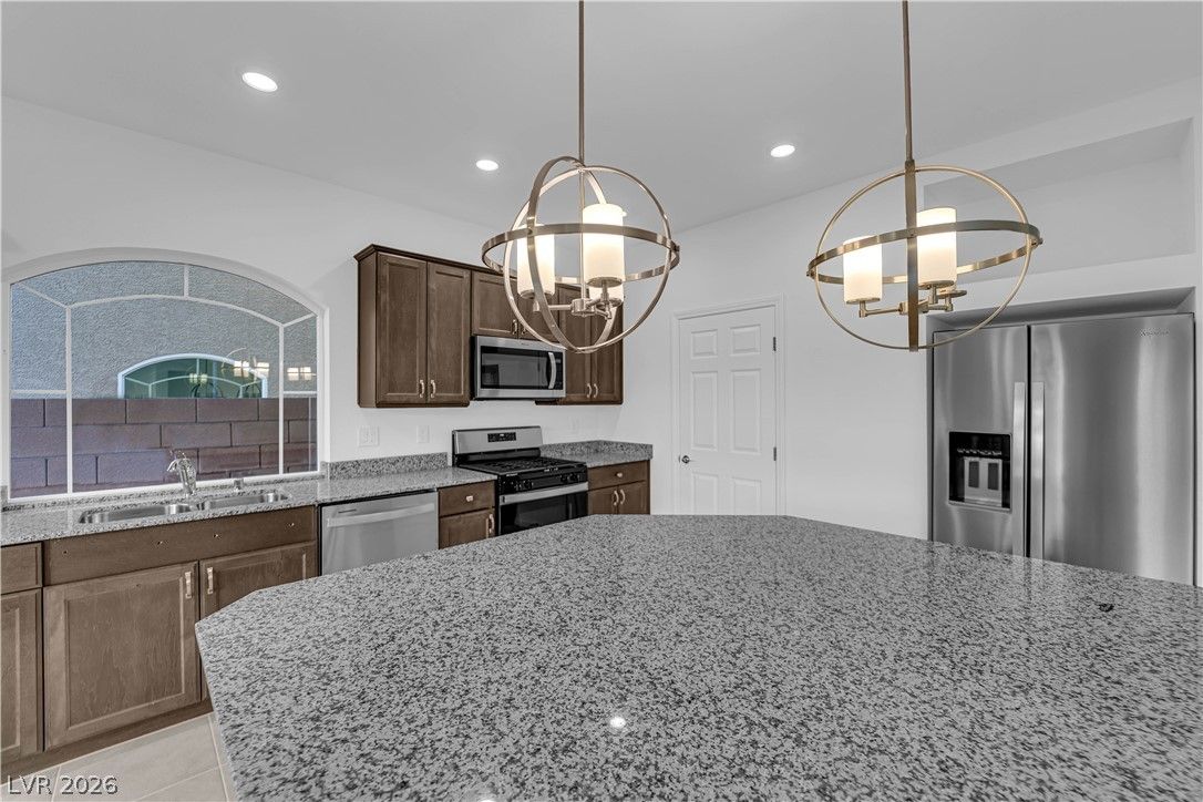 6142 Kelson Creek Court — photo 5 of 39