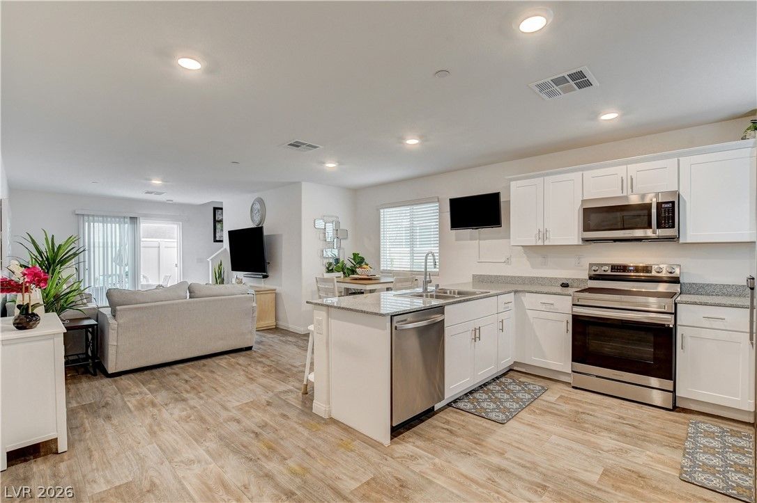 2872 Atomic Tangerine Way 4 — photo 3 of 34