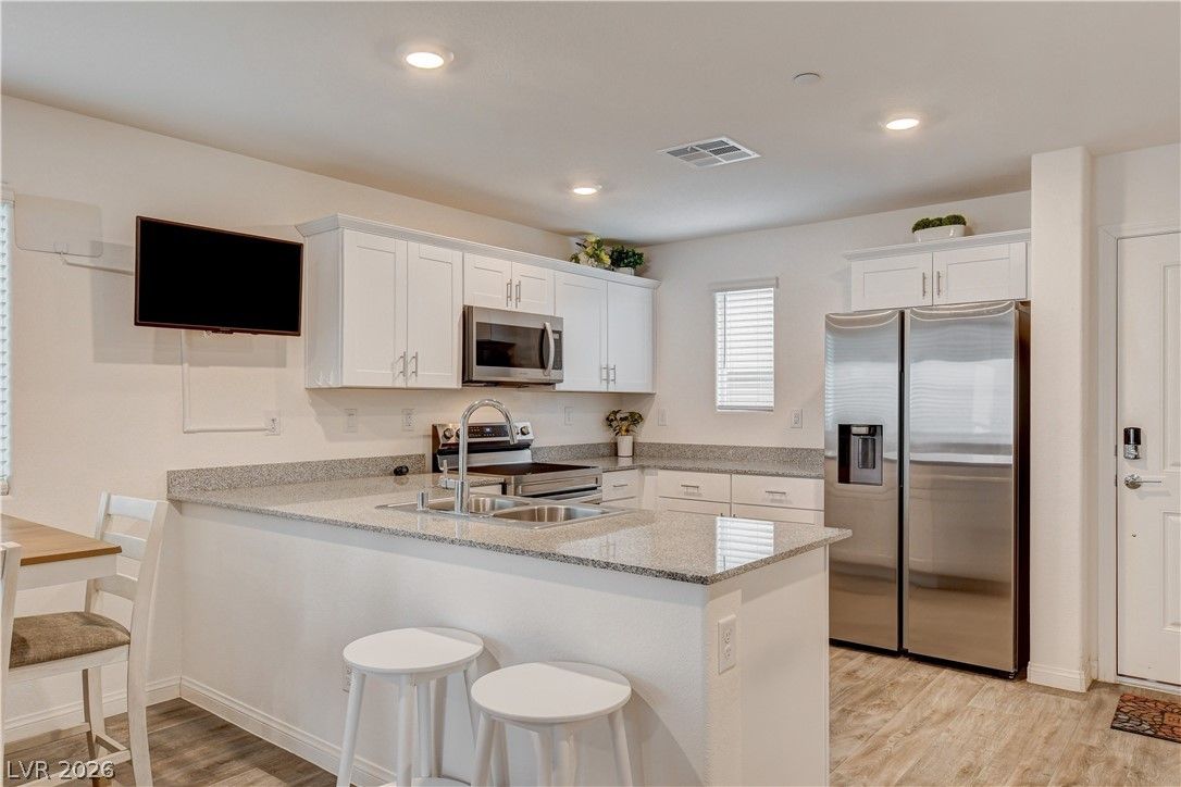 2872 Atomic Tangerine Way 4 — photo 4 of 34