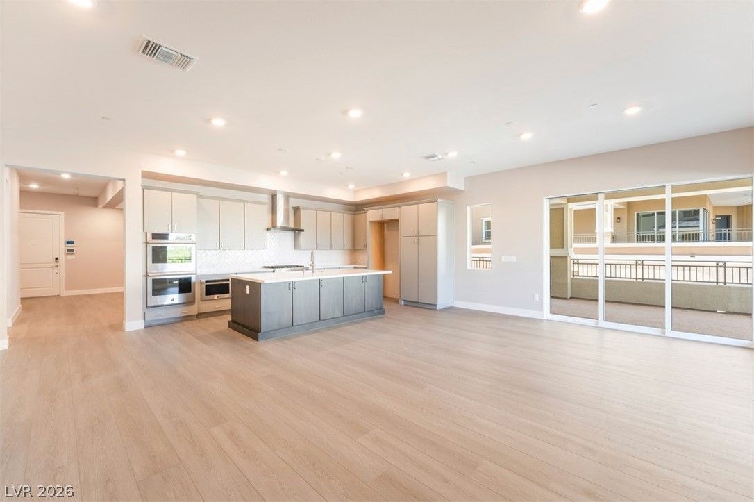 9128 Las Manaitas Avenue 201 — photo 4 of 16