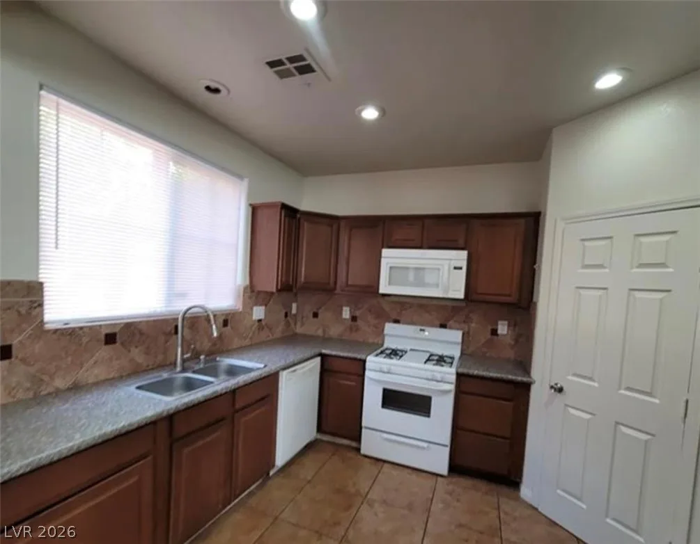 5445 Indian Cedar Drive — photo 4