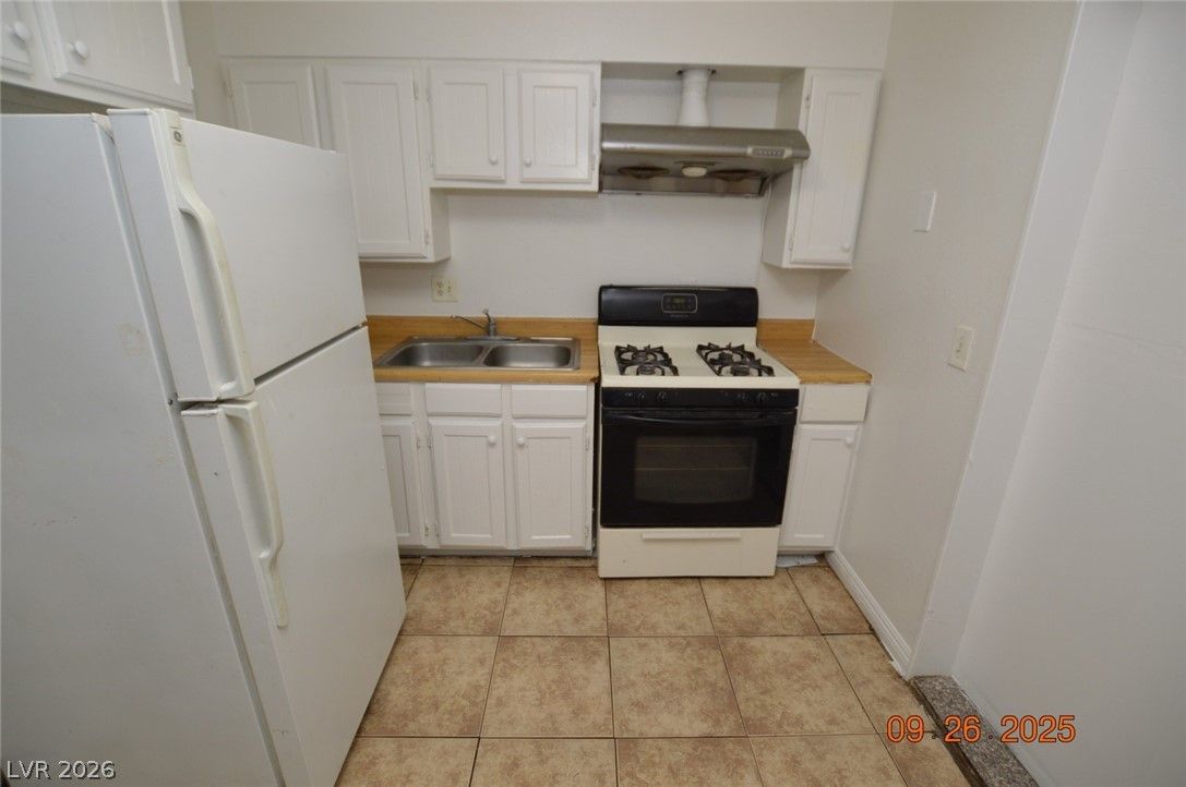 3980 Palos Verdes Street — photo 3 of 8