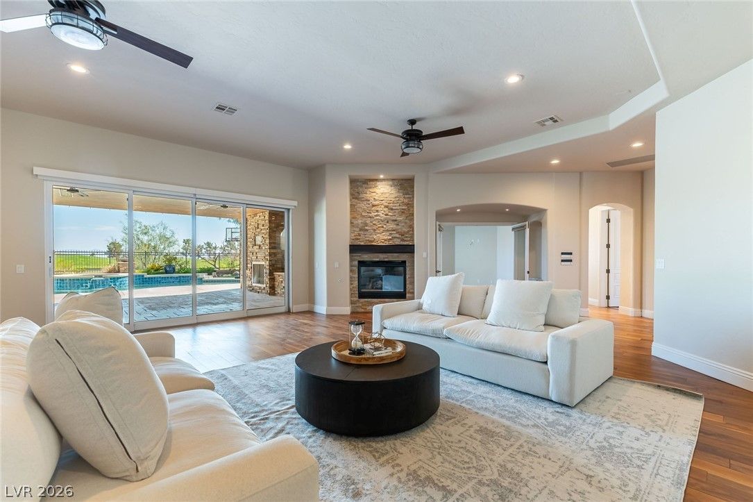 712 Canyon Greens Drive — photo 3