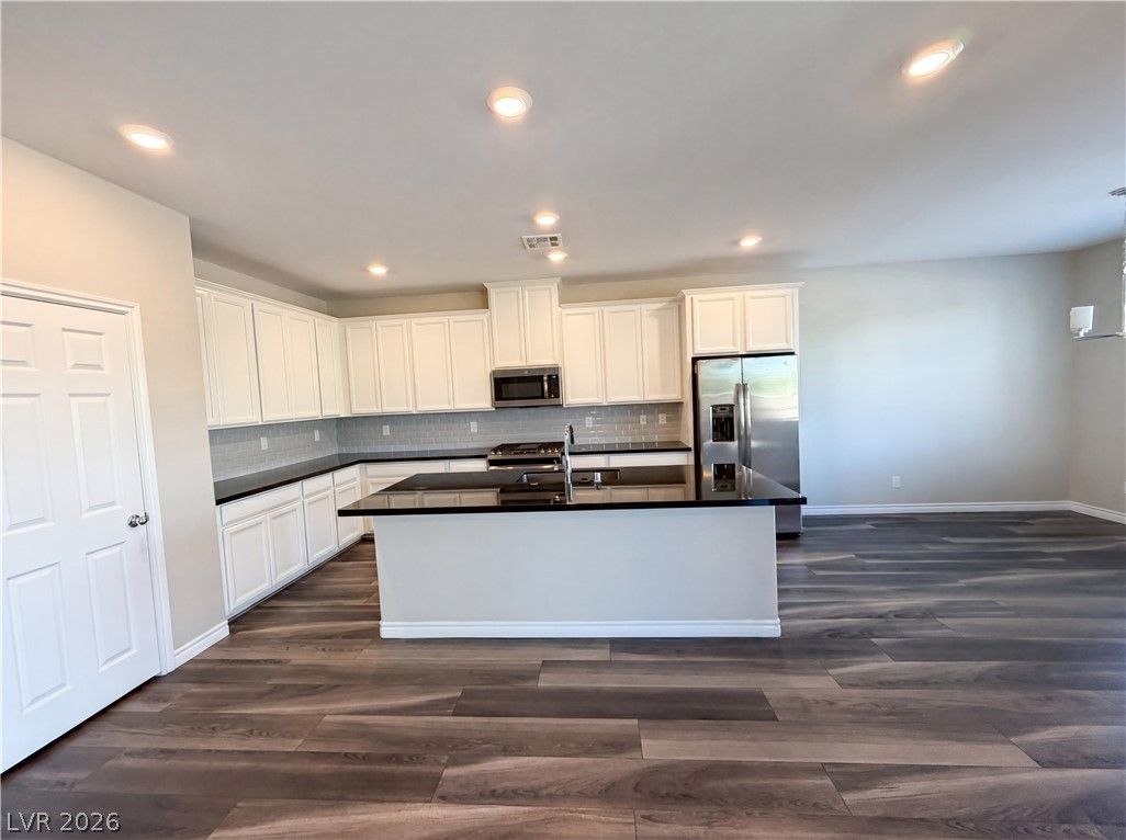 1418 Dire Wolf Avenue — photo 2