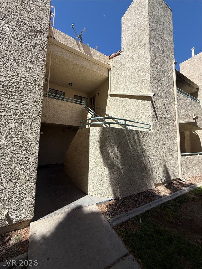 960 North Sloan Lane 204 — photo 3