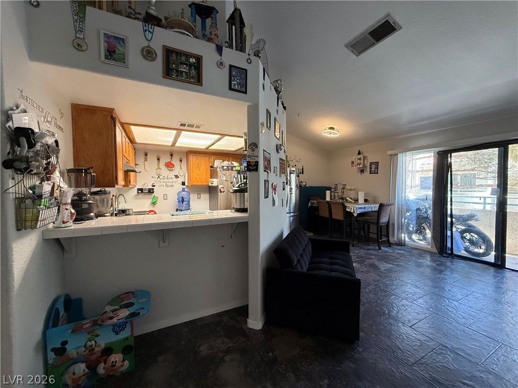 960 North Sloan Lane 204 — photo 5