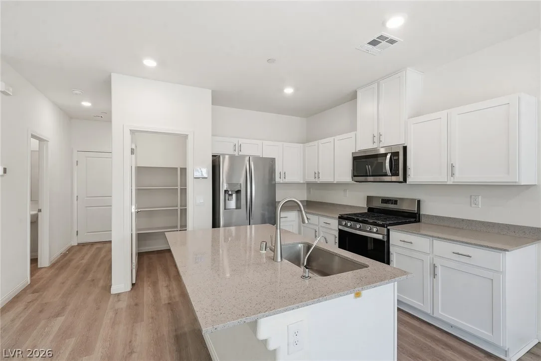 4706 Turquoise Cliffs Avenue — photo 4