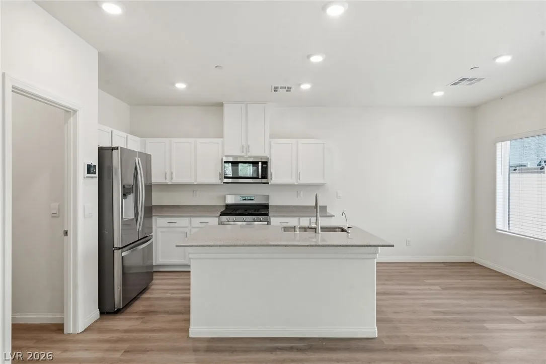 4706 Turquoise Cliffs Avenue — photo 5